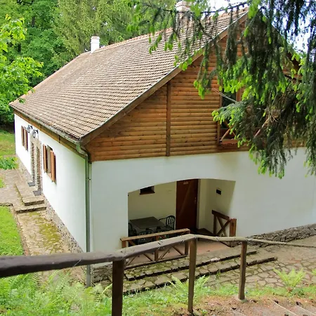 Keresztkúti Erdei Pihenőhely *